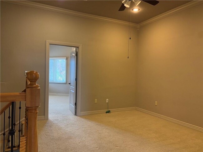 Building Photo - 2509 S Everest Ave