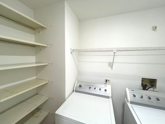 Building Photo - 652 Mallard Ct