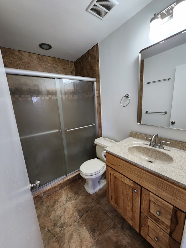 Main Bedroom Bathroom - 269 Constitution Cir