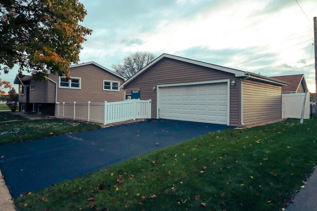 Building Photo - 500 Westwood Ave