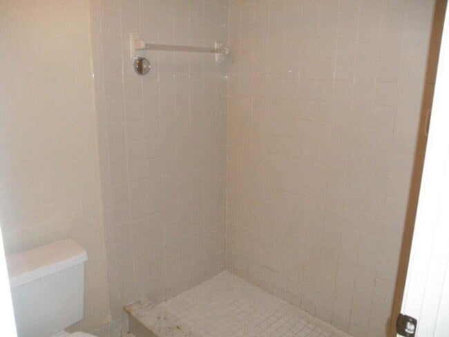 Building Photo - 3300 Jaywood Terrace