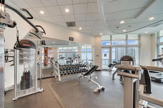 Building Photo - 300 S Biscayne Blvd