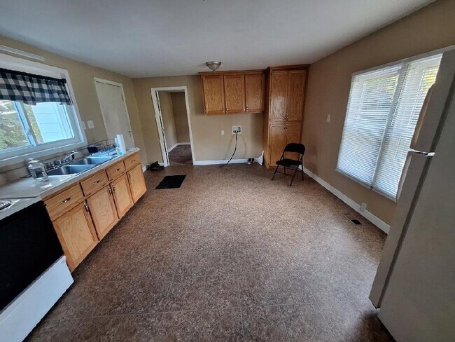 Building Photo - Knoxville 37914 - 3 bedroom, 1 bath home -...