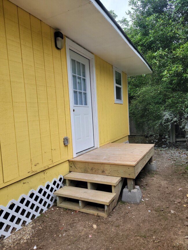 Building Photo - 131 W 2nd Ave