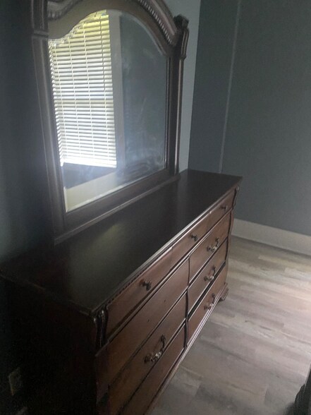 Building Photo - 2000 Carnes Ave