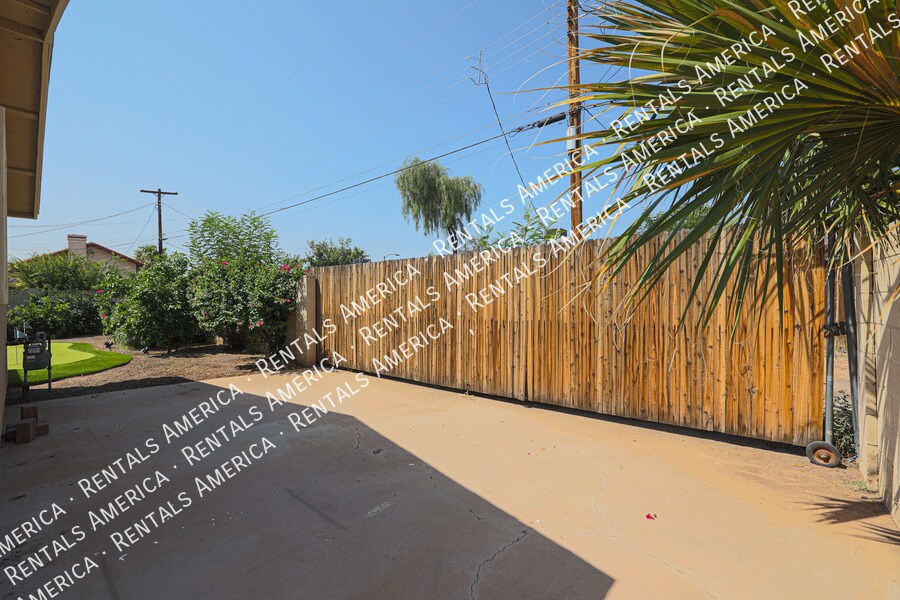 Building Photo - 8120 E Amelia Ave