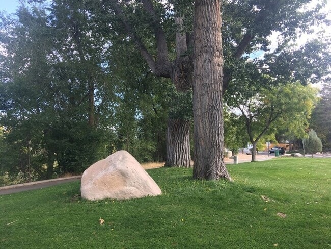 Building Photo - Rollin' on the River - Top Story Riverfront Condo