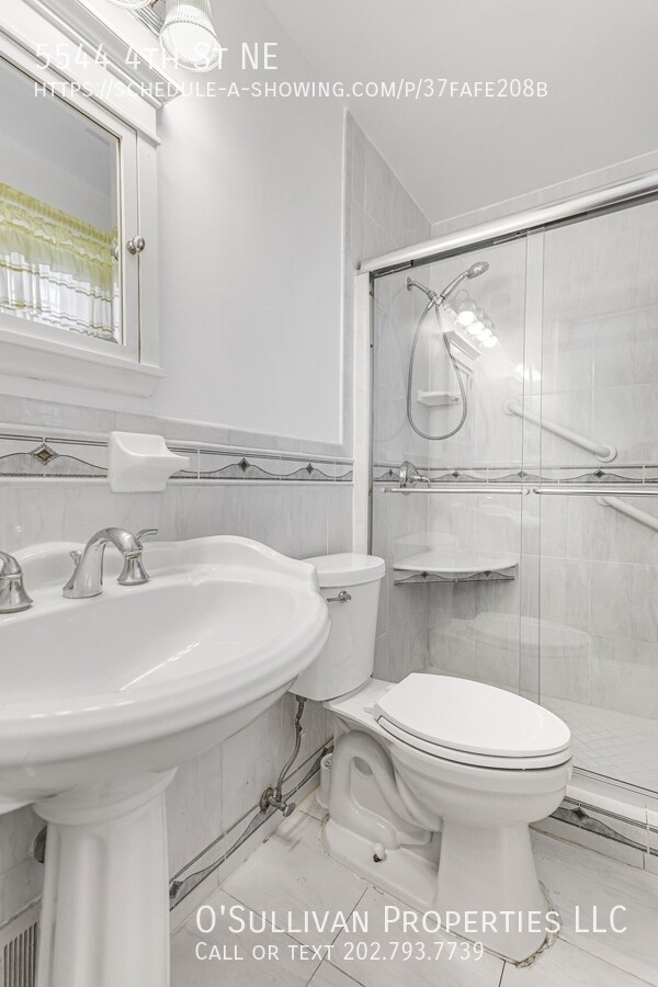Building Photo - 5544 4th St NE