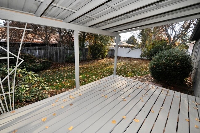 Building Photo - 2 bed 2 bath Hayden rancher duplex