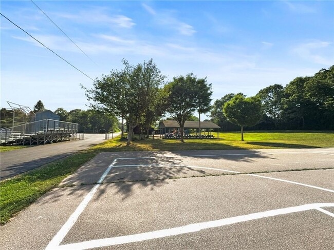 Building Photo - 9 Woodlund Ave