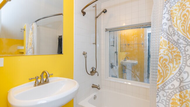 Building Photo - 2575 Waukegan Ave