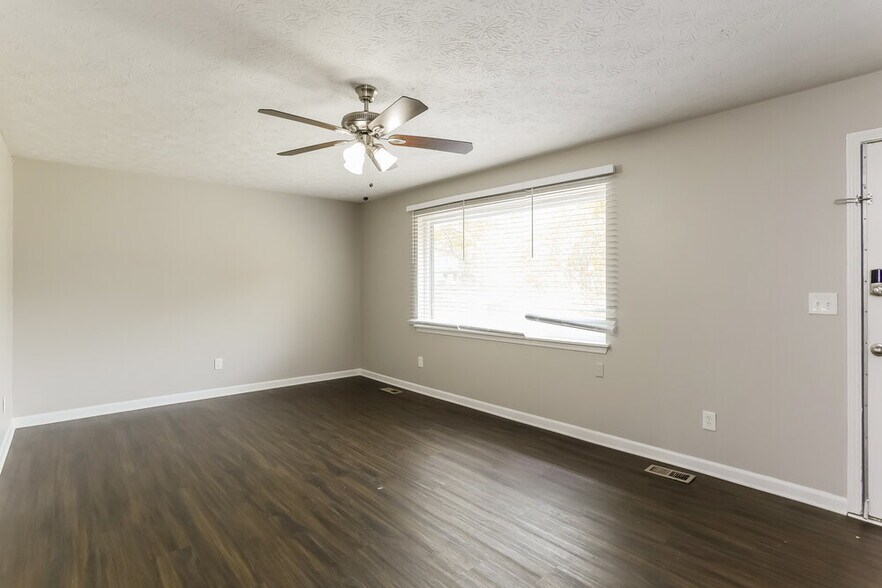 Building Photo - 446 Wexwood Dr