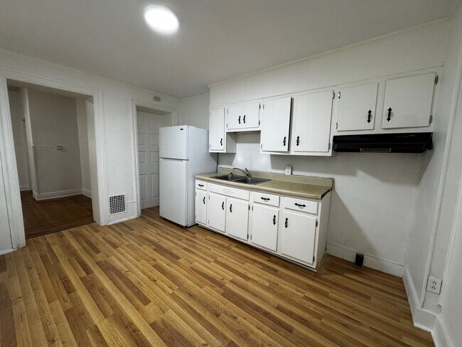 Building Photo - 4 Bedroom Row Home-39 N 10th St, Lebanon, PA