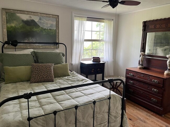 Building Photo - 2/2 Mtn Top Getaway - Huge Screened Porch w/ Stone Fireplace