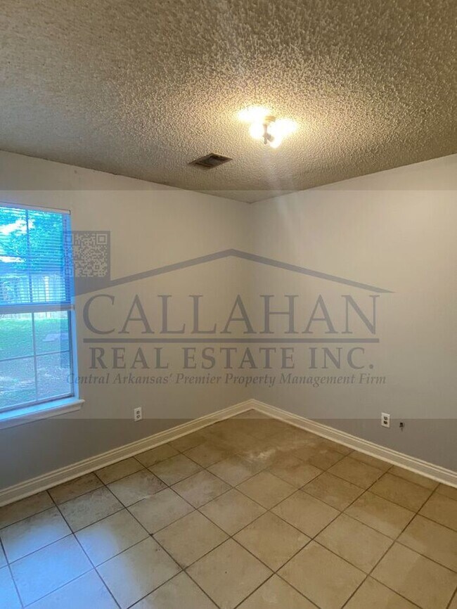Building Photo - NLR 3 Bedroom Home