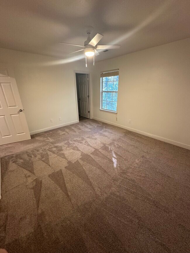 Building Photo - 3127 N Kensington Ct