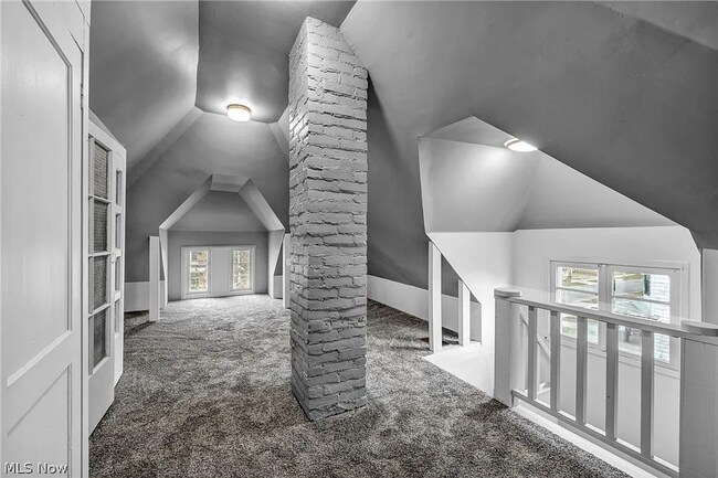 Building Photo - 5614 Drake Ave