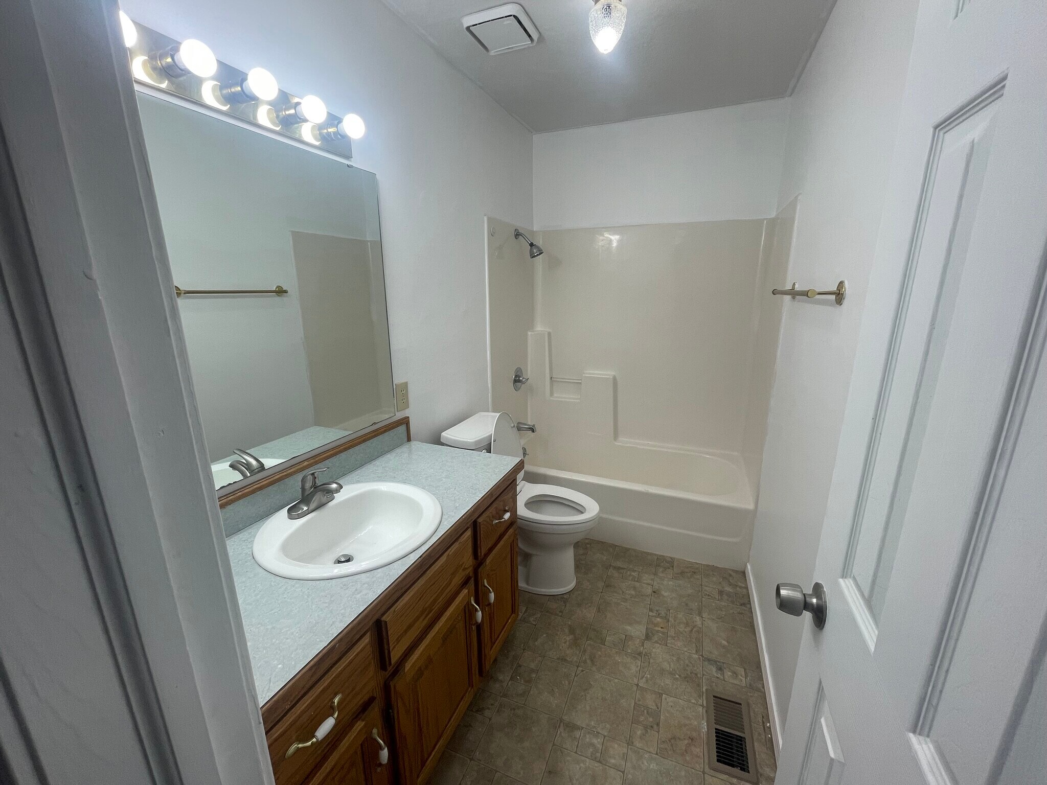 Building Photo - 317 S Market St