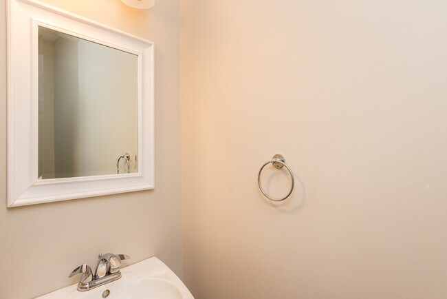Building Photo - 5558 Parker Hill Ln