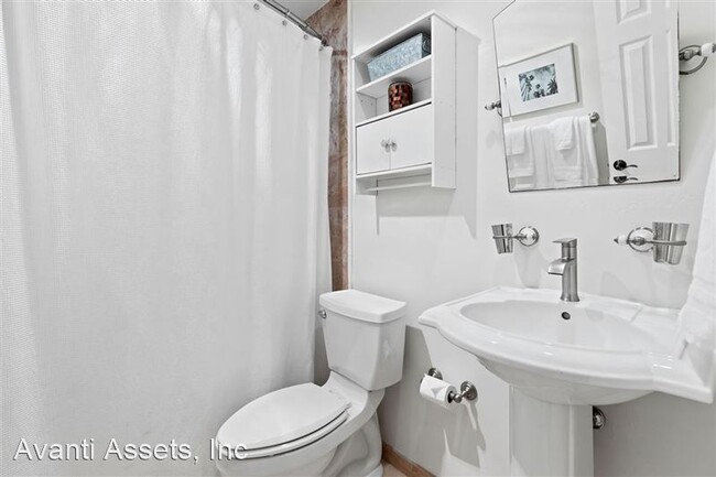 Building Photo - 2475 Jefferson-
