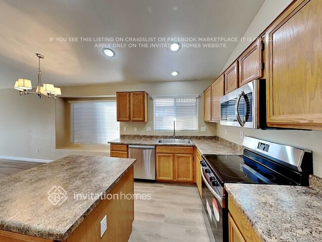 Building Photo - 1032 N Hudson Pl