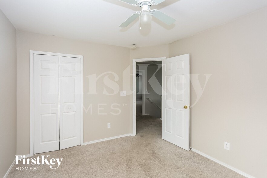 Building Photo - 3632 Larkhaven Village Dr
