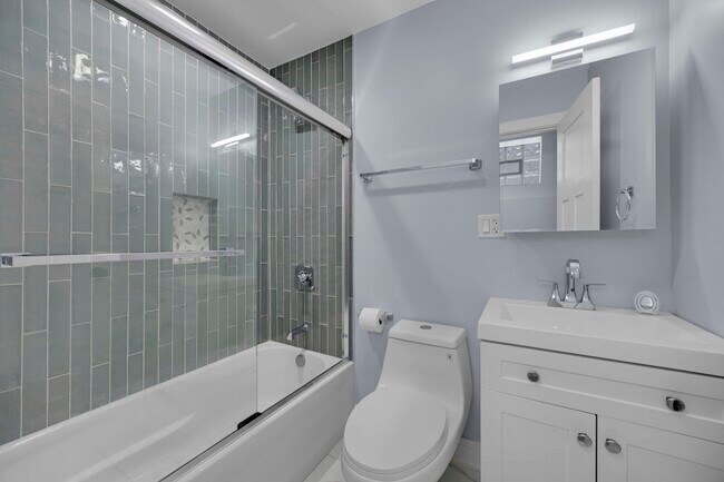 Building Photo - 2046 W Moffat St