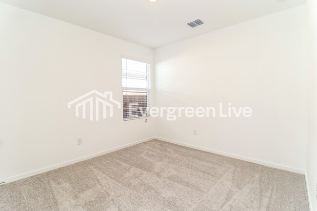 Building Photo - 216 Sycamore Pl