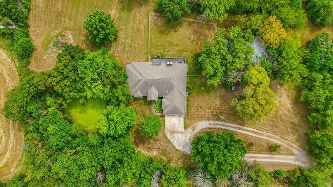 Building Photo - Private 3BR Brick Home with Scenic View