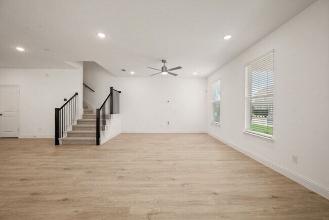Building Photo - 8936 Magnet Dr