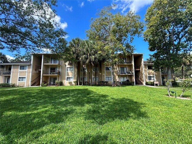 Building Photo - 301 Palm Way