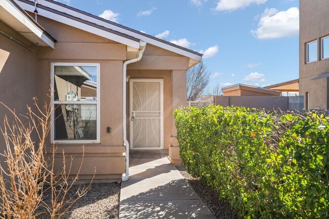 Building Photo - 11040 Vistazo Pl SE