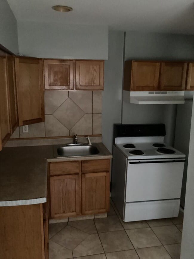 Building Photo - ELE - 1029 Old Orchard Ave