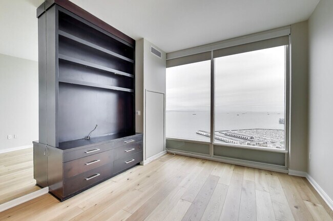 Building Photo - Luxury High-Rise Living | Stunning Bay Bridge Views from the 31st Floor