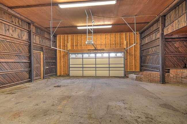 Building Photo - 563 Hales Chapel Rd