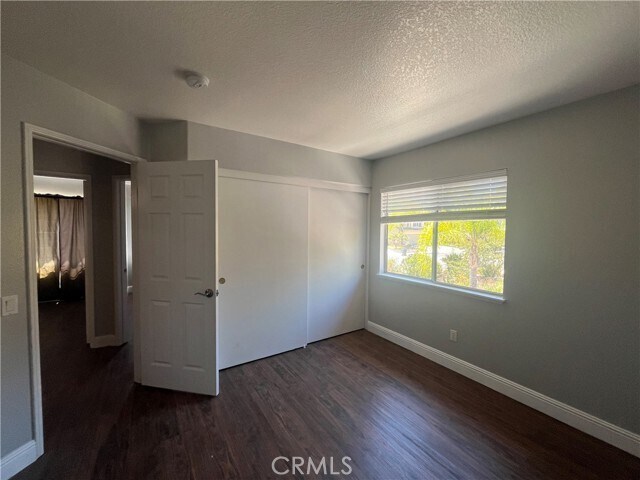Building Photo - 2300 Meadow View Ln