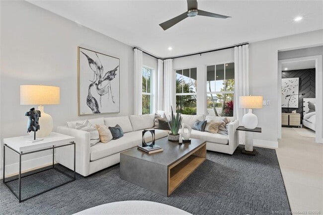 Building Photo - 823 SW Pr Ave