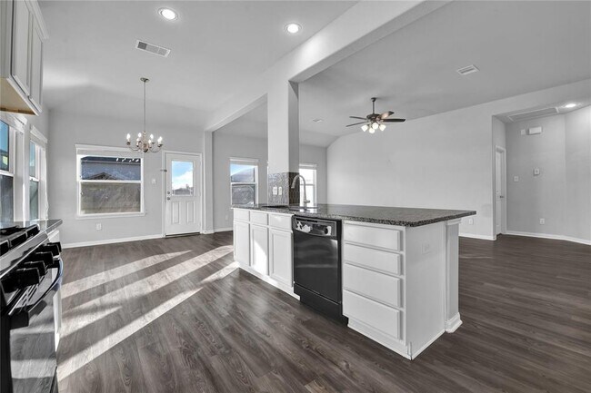 Building Photo - 13010 Laura Lake Dr
