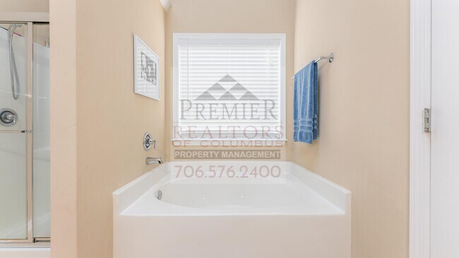 Building Photo - 22 Oakwood Dr