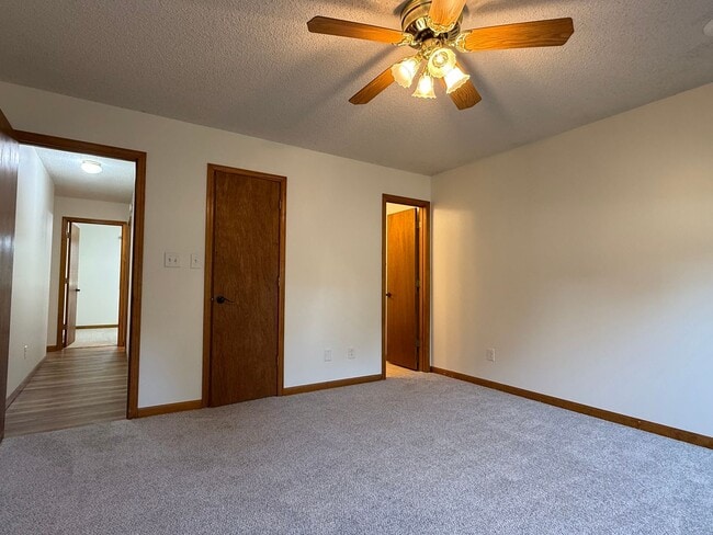 Building Photo - 3916 Fox Ridge Dr