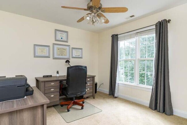 Building Photo - Gorgeous 4BD, 2.5BA Apex Home in an HOA Community with Amenities & Near Shopping, Dining, and Int...