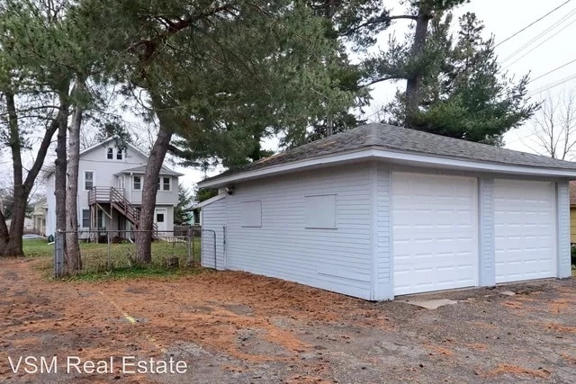 Garage - 3229 22nd Ave S