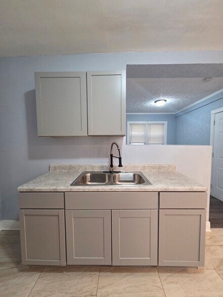 Kitchen - 2605 W 65th St
