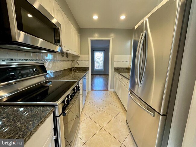 Building Photo - 6703 Washington Blvd