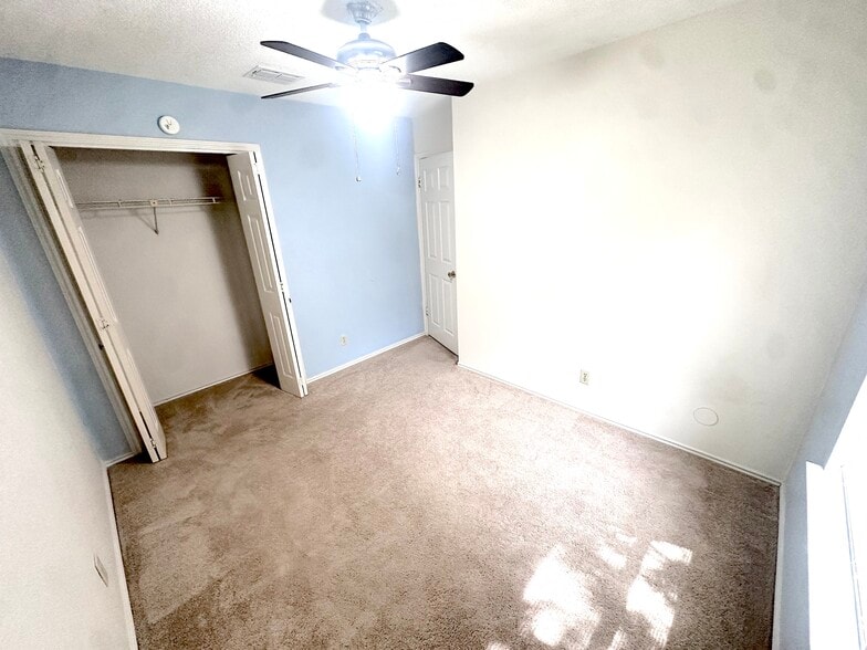 Building Photo - 9401 Kempler Dr