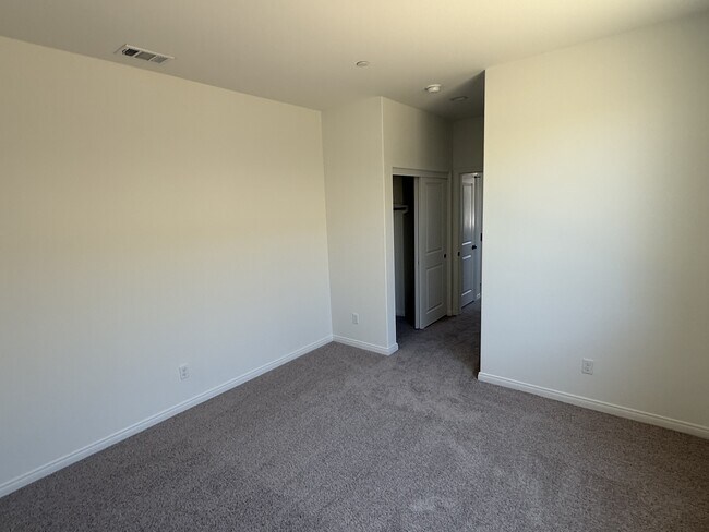 Building Photo - 4470 Hickory Ct