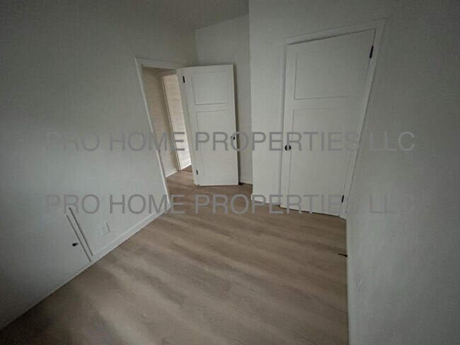 Building Photo - 400 Walton Ave