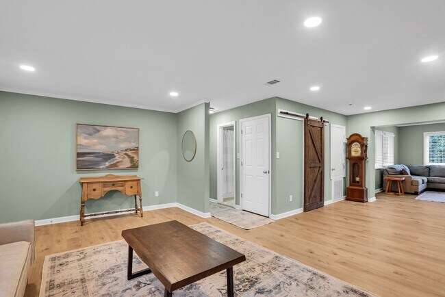 Building Photo - Fully Furnished Home in the Heart of Southside Savannah!
