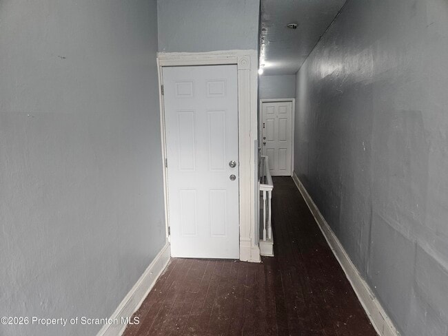 Building Photo - 715 Moosic St