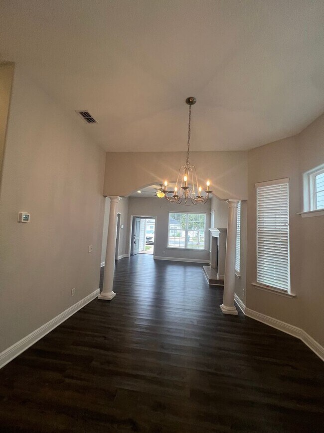 Building Photo - Charming 3/2 Home in Great Neighborhood